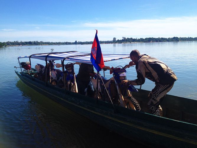 off-road-tours-cambodia-long-boat-ferry