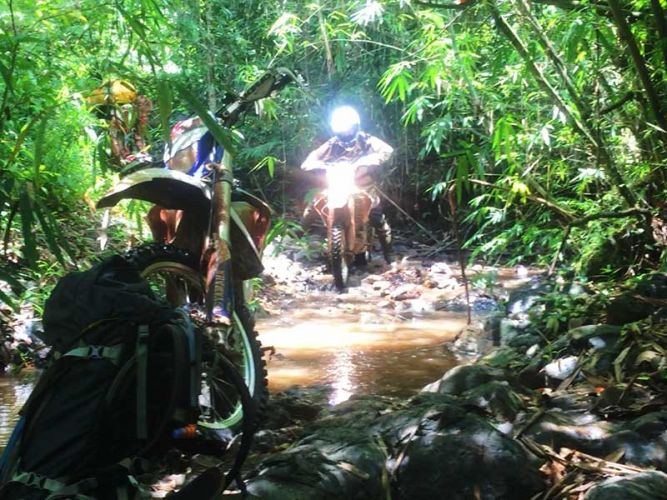 enduro-tours-cambodia-rock-garden