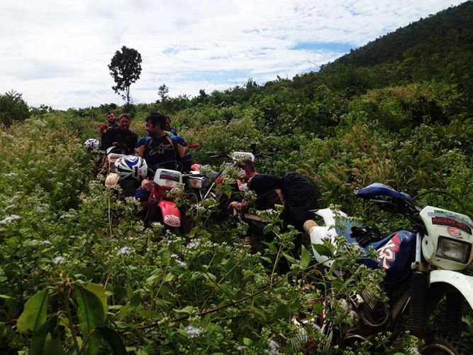 dirt-bike-tours-cambodia-lost