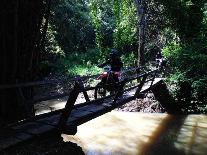 off-road-tours-cambodia-kvow-bridge-2