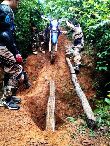 dirt-bike-tours-cambodia-logbridge