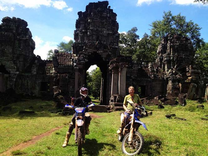 off-road-tours-cambodia-preah-khan-pose