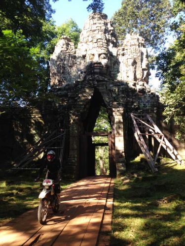 dirt-bike-tours-cambodia-angkor-thom