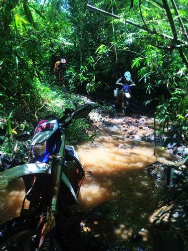 enduro-tours-cambodia-push