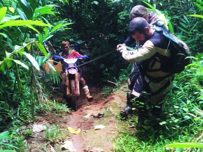 enduro-tours-cambodia-tugowar