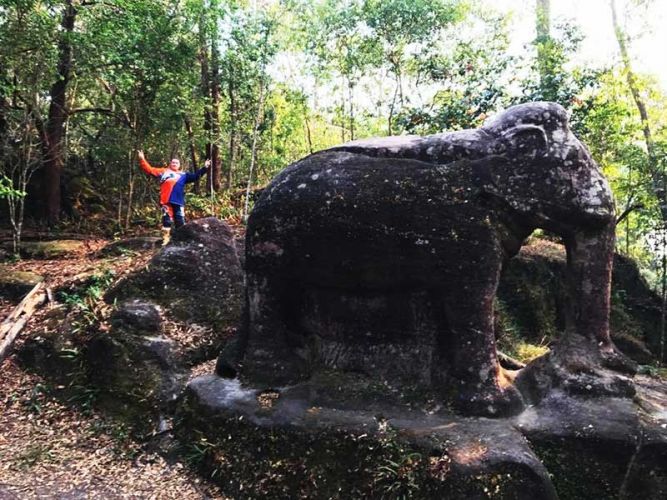 dirt-bike-tours-cambodia-kulen-damrei